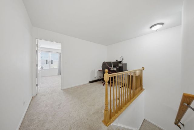 185 Springbrook Trail S, Oswego, IL 60543