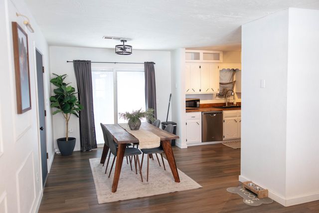 236 N Division St, Seymour, MO 65746