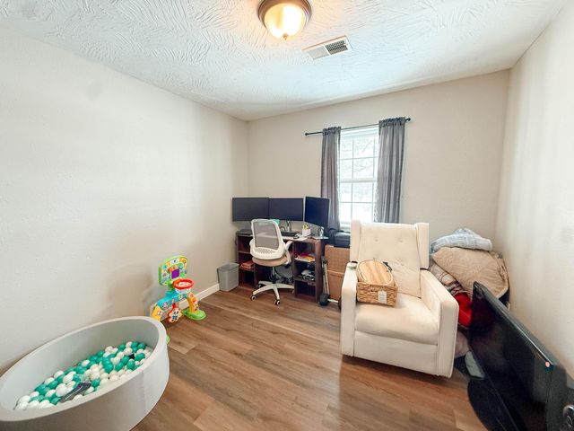 236 N Division St, Seymour, MO 65746