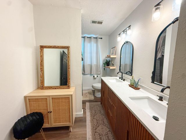 236 N Division St, Seymour, MO 65746