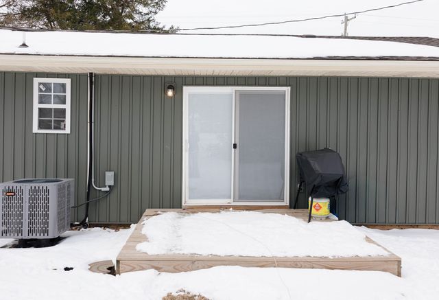 236 N Division St, Seymour, MO 65746