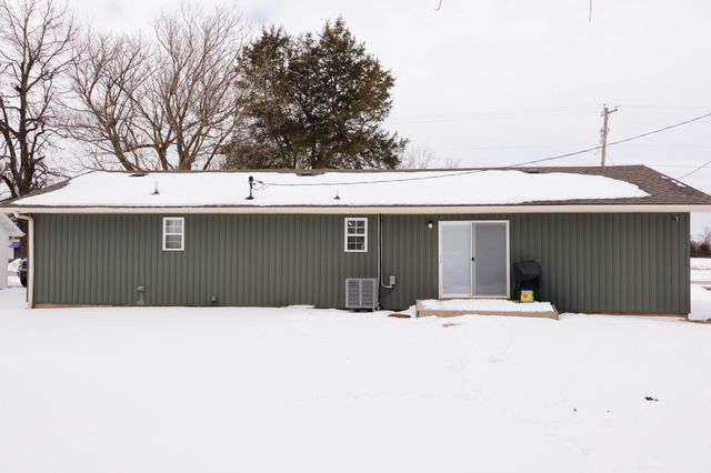 236 N Division St, Seymour, MO 65746