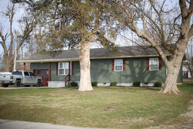 236 N Division St, Seymour, MO 65746