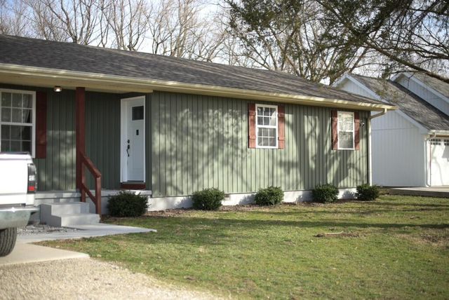 236 N Division St, Seymour, MO 65746