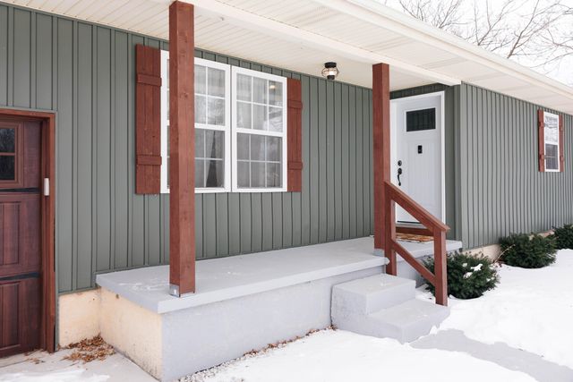 236 N Division St, Seymour, MO 65746