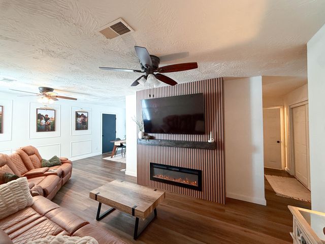 236 N Division St, Seymour, MO 65746