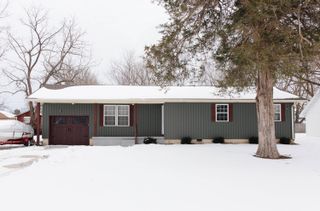 236 N Division St, Seymour, MO 65746