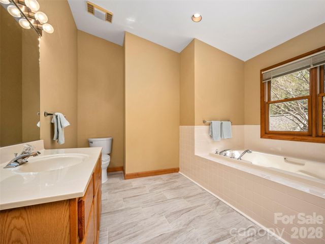 4 Wild Ivy Run, Hendersonville, NC 28739