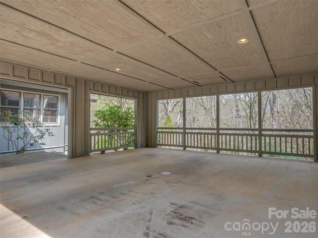 4 Wild Ivy Run, Hendersonville, NC 28739