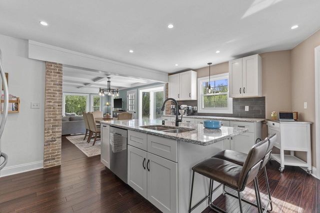 1005 Lone Tree ROAD, Elm Grove, WI 53122