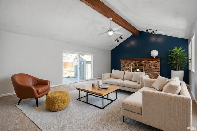 910 S Devonshire Road, Yorktown, IN 47396