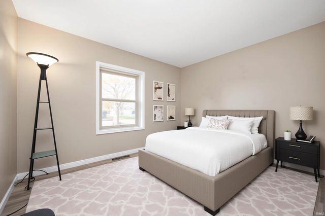 910 S Devonshire Road, Yorktown, IN 47396