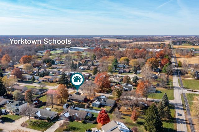 910 S Devonshire Road, Yorktown, IN 47396