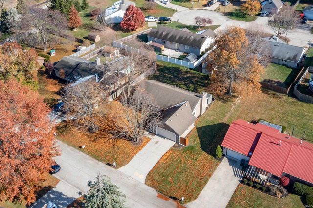 910 S Devonshire Road, Yorktown, IN 47396