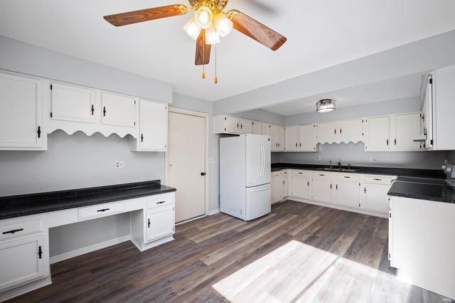 910 S Devonshire Road, Yorktown, IN 47396