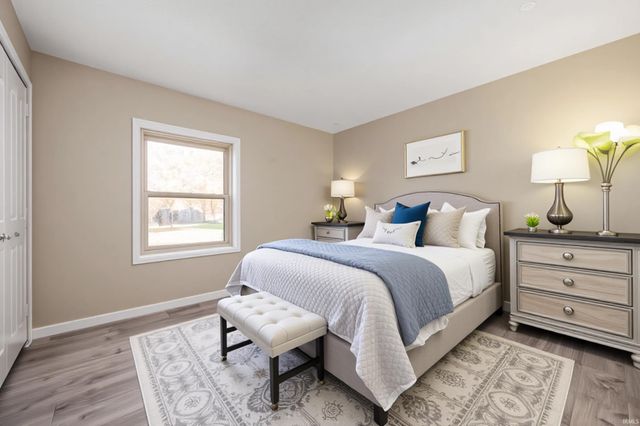 910 S Devonshire Road, Yorktown, IN 47396