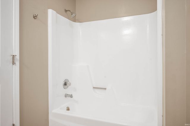 910 S Devonshire Road, Yorktown, IN 47396