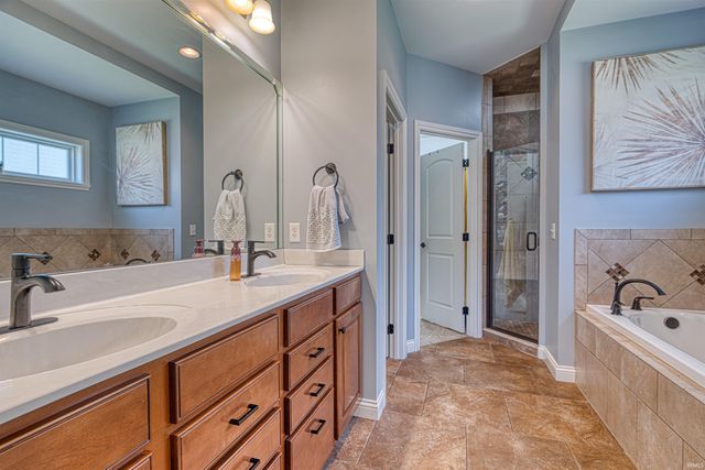 4298 Huntington Ridge Circle, Newburgh, IN 47630