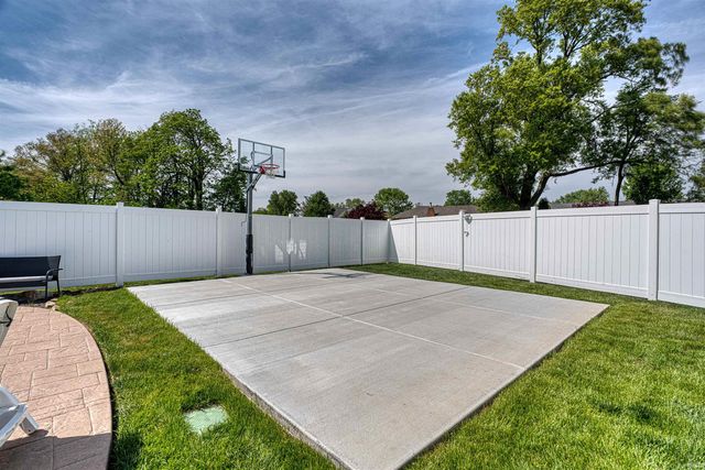 4298 Huntington Ridge Circle, Newburgh, IN 47630