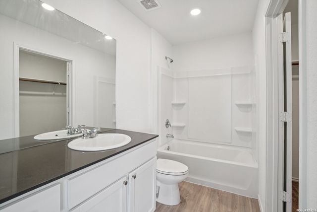 11819 Fading, Von Ormy, TX 78073