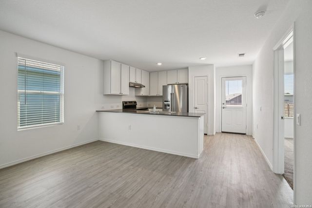 11819 Fading, Von Ormy, TX 78073