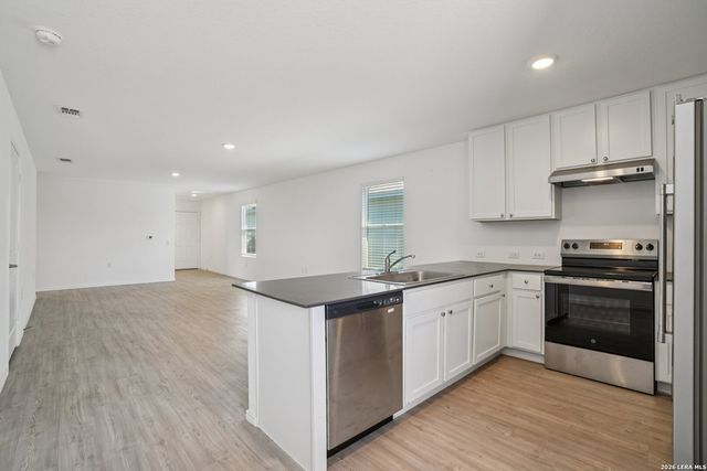 11819 Fading, Von Ormy, TX 78073