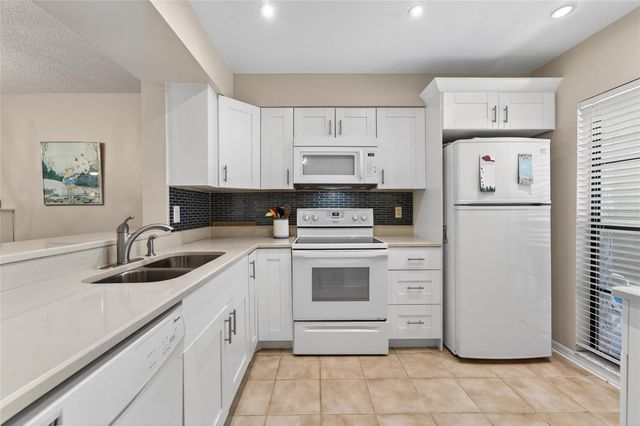 319 KNOTTWOOD COURT 2, Sun City Center, FL 33573