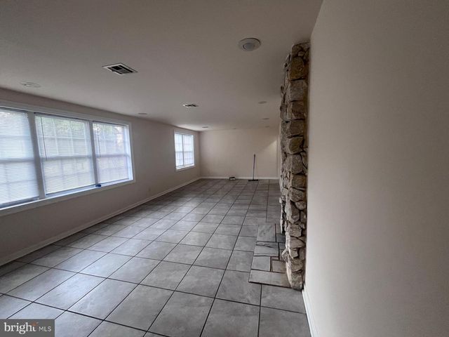 8617 WOODYARD RD, Clinton, MD 20735