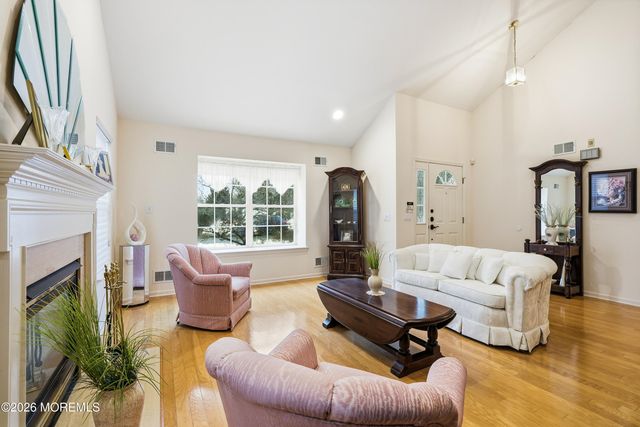 8 Casco Court, Lakewood, NJ 08701