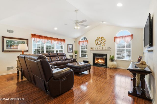 8 Casco Court, Lakewood, NJ 08701