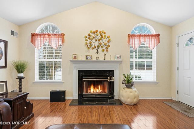 8 Casco Court, Lakewood, NJ 08701