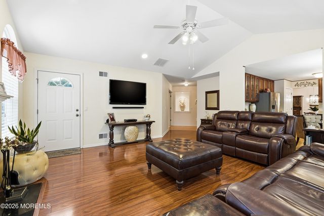 8 Casco Court, Lakewood, NJ 08701