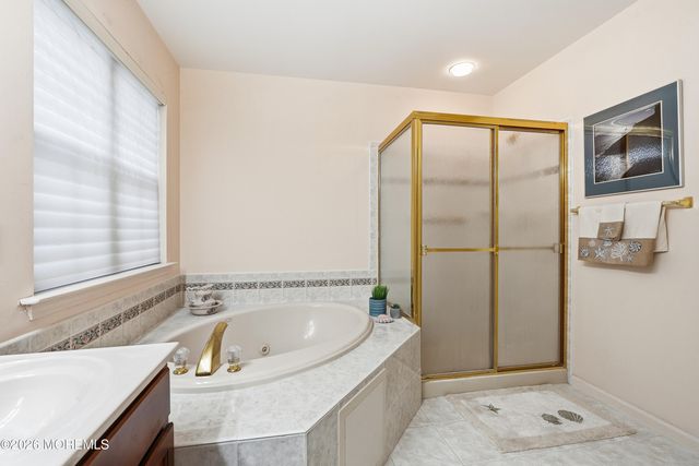 8 Casco Court, Lakewood, NJ 08701