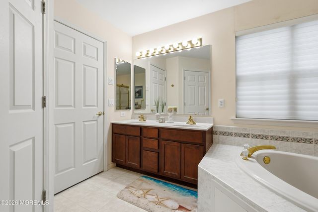 8 Casco Court, Lakewood, NJ 08701