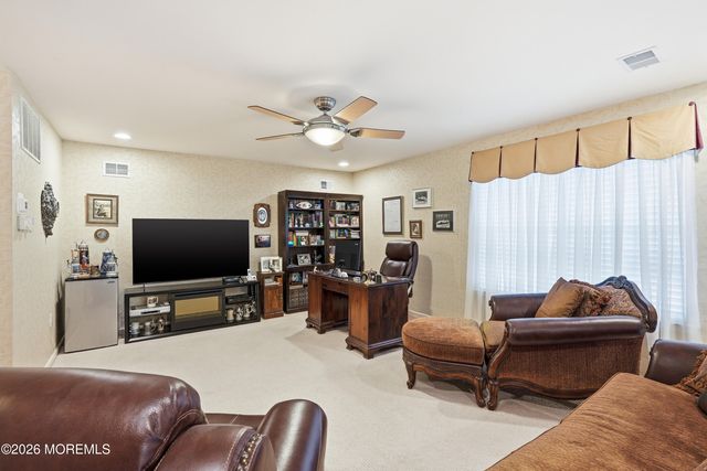 8 Casco Court, Lakewood, NJ 08701