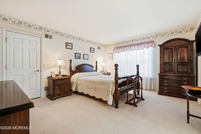 8 Casco Court, Lakewood, NJ 08701