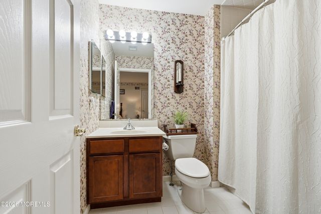 8 Casco Court, Lakewood, NJ 08701