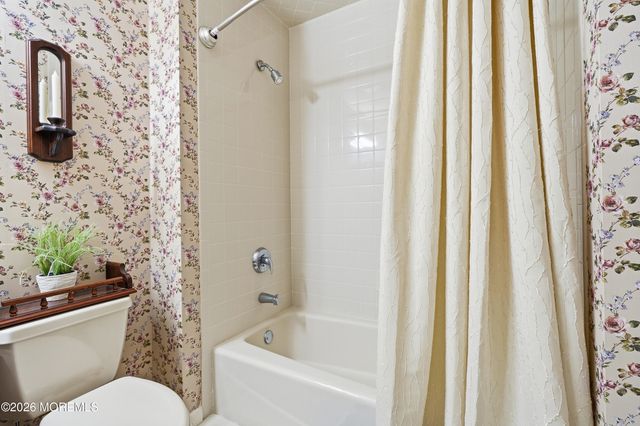 8 Casco Court, Lakewood, NJ 08701