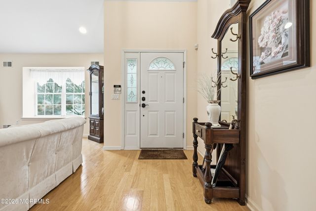 8 Casco Court, Lakewood, NJ 08701