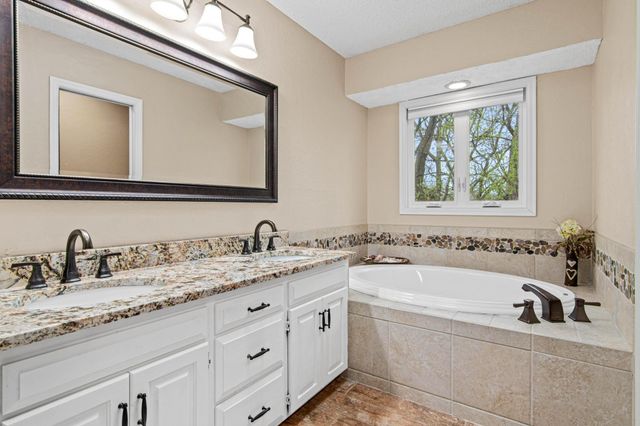 17730 Kettering Trail, Lakeville, MN 55044