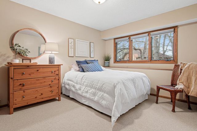 17730 Kettering Trail, Lakeville, MN 55044