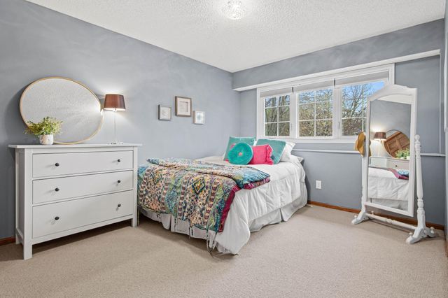 17730 Kettering Trail, Lakeville, MN 55044