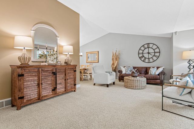 17730 Kettering Trail, Lakeville, MN 55044