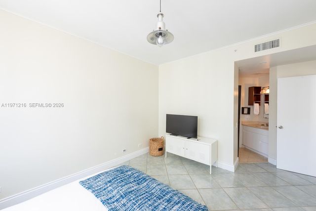 888 Brickell Key Dr 2201, Miami, FL 33131