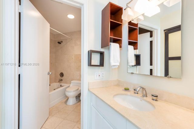 888 Brickell Key Dr 2201, Miami, FL 33131