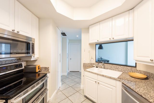 888 Brickell Key Dr 2201, Miami, FL 33131