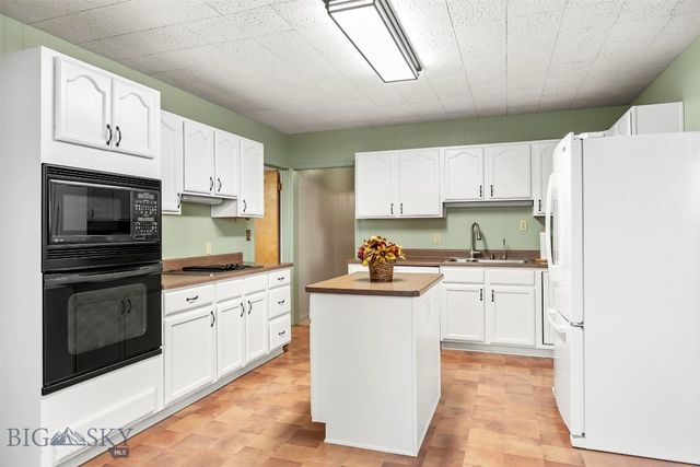 27 Sugar Beet Row, Whitehall, MT 59759