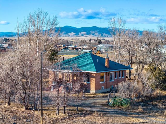 27 Sugar Beet Row, Whitehall, MT 59759