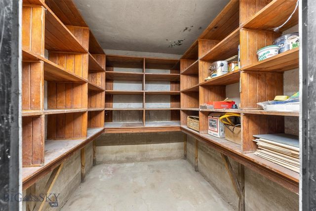 27 Sugar Beet Row, Whitehall, MT 59759