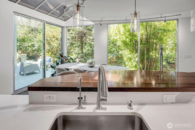 9204 SE 33rd Place, Mercer Island, WA 98040